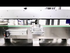 라벨링 기계 주위에 평평한 병을 포장